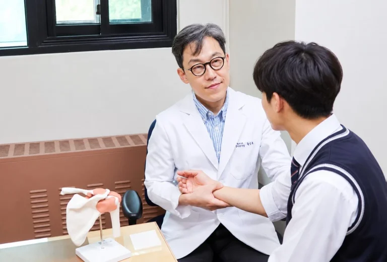 수험생 팔꿈치가 혹처럼 부었다면 팔꿈치 점액낭염 의심해야