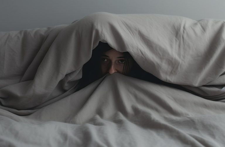 잦은 악몽 꾼다면, 인지 저하 및 치매 위험 경고