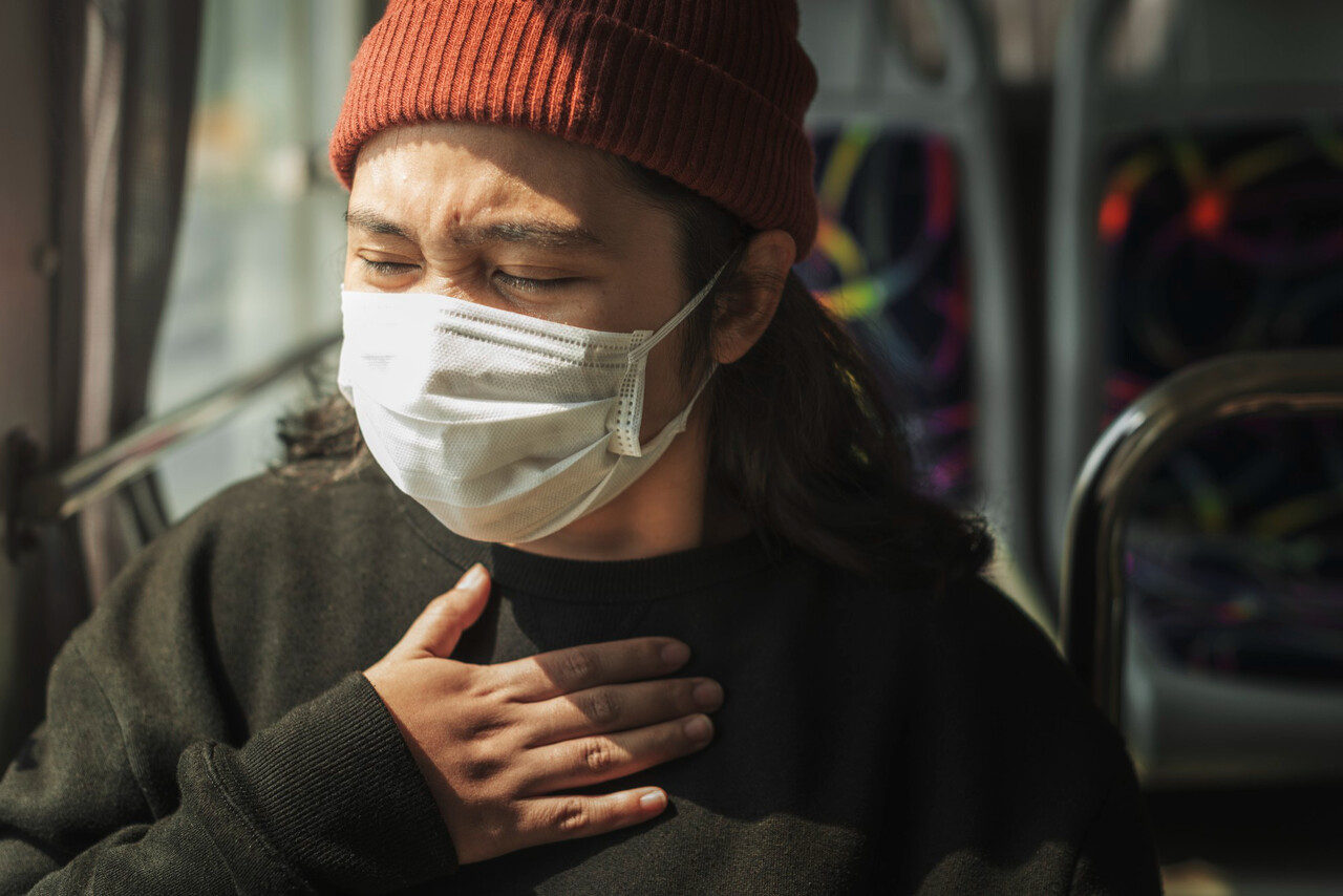 미세먼지로 인해 호흡기가 약해지면 다른 질환으로 이어질 위험이 높아진다 / Designed by Freepik