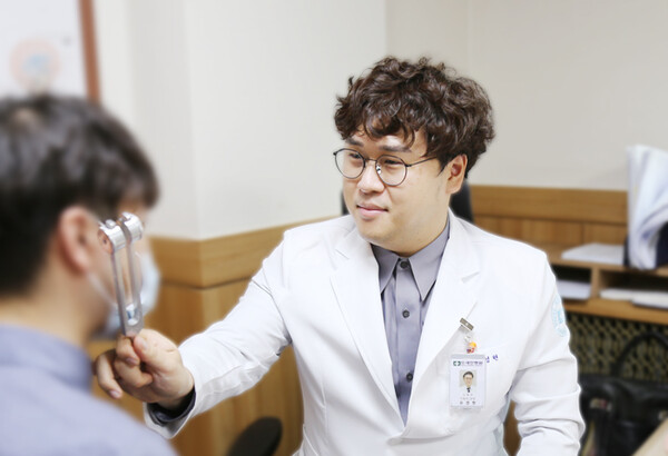 세란병원, “누워 있을 때 어지러운 이석증… 정확한 진단과 이석정복술이 핵심”